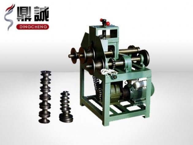 點擊查看詳細信息<br>標題：立式多功能滾動式彎管機 閱讀次數(shù)：4847