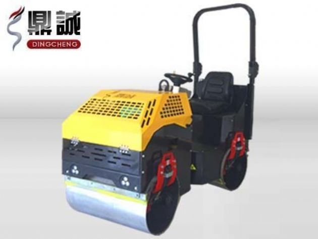 點(diǎn)擊查看詳細(xì)信息<br>標(biāo)題：1噸全液壓振動(dòng)壓路機(jī) 閱讀次數(shù)：13874